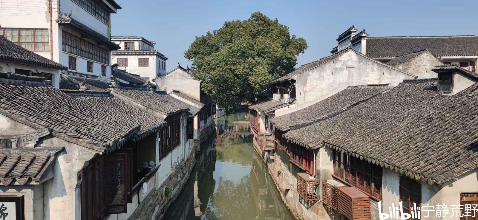 逃离违建房屋5